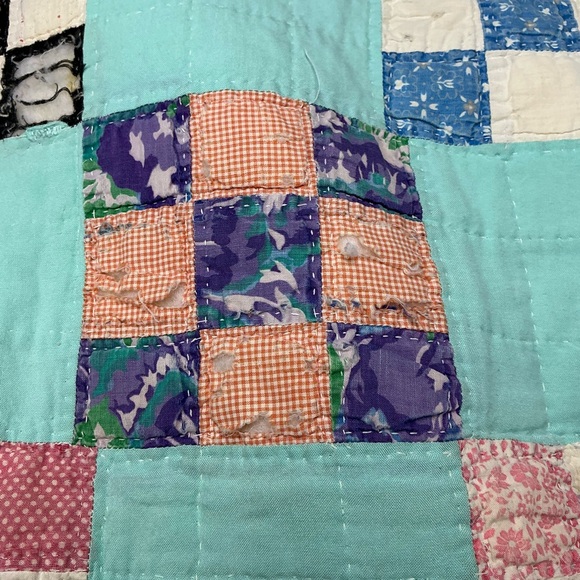 Vintage handstitched nine patch multicolored quilt 64 x 78 USA made - Picture 7 of 10